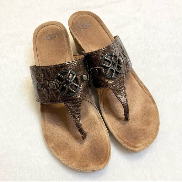 UGG Australia Briella Bronze Wedge Thong Medallion Sandal Womens Size 9 - Picture 3 of 15